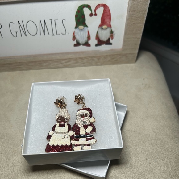 5 Christmas Candles. One Pair of Santa Earrings. One Decor Item 🎅🏻 - Picture 4 of 11